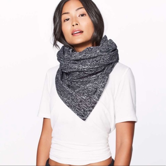 Lululemon Vinyasa Scarf Jacquard Black and White - Picture 2 of 3